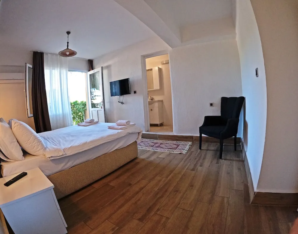 Comfort Oda, 1 Çift Kişilik Yatak, Sigara İçilmez, Havuz Manzaralı