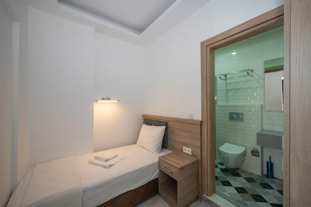 Basic Üç Kişilik Oda