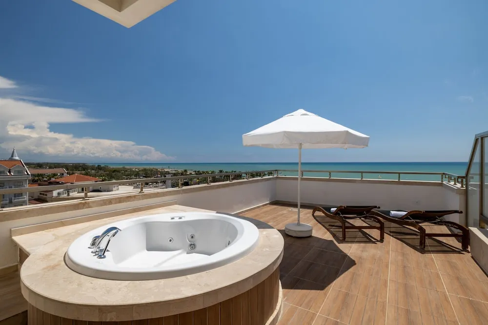 Honeymoon Süit, Sıcak Su Küveti, Kısmi Deniz Manzaralı