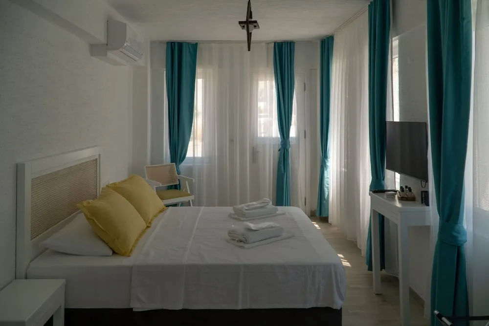 Deluxe Courtyard Room