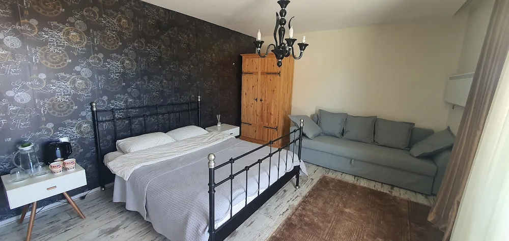 Design Oda, Göl Manzaralı, Bahçeli