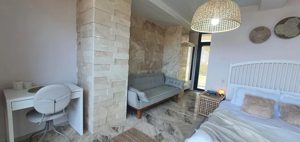 Romantic Oda, Göl Manzaralı, Bahçeli