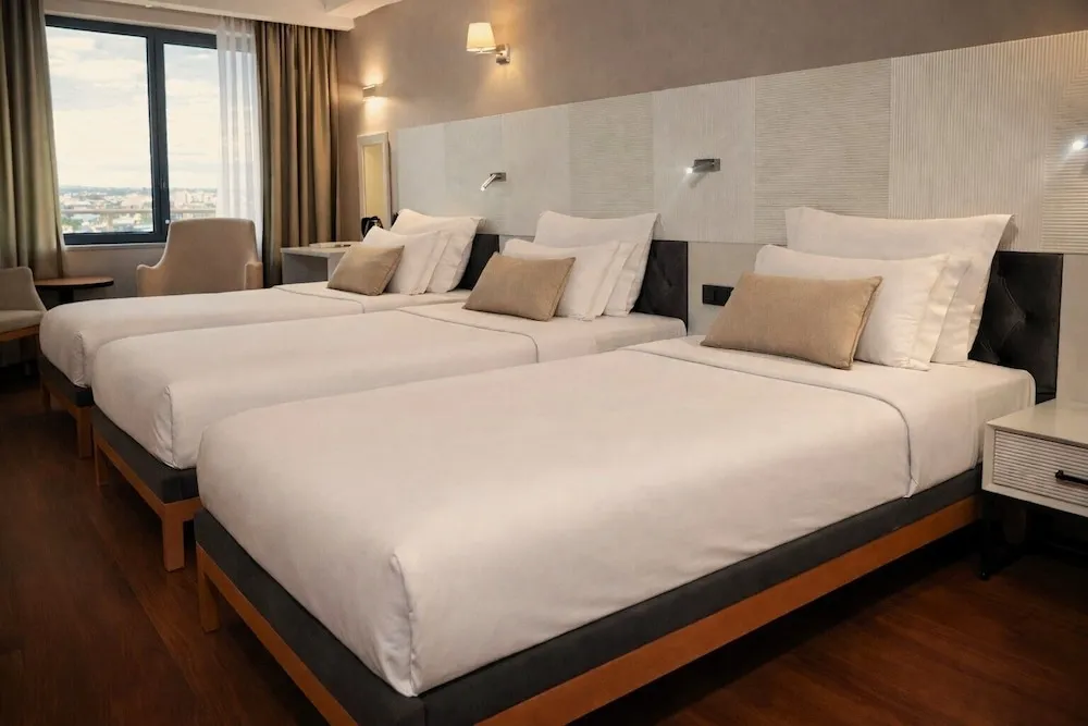 Standard Oda, 3 Tek Kişilik Yatak, Sigara İçilmez, Şehir Manzaralı