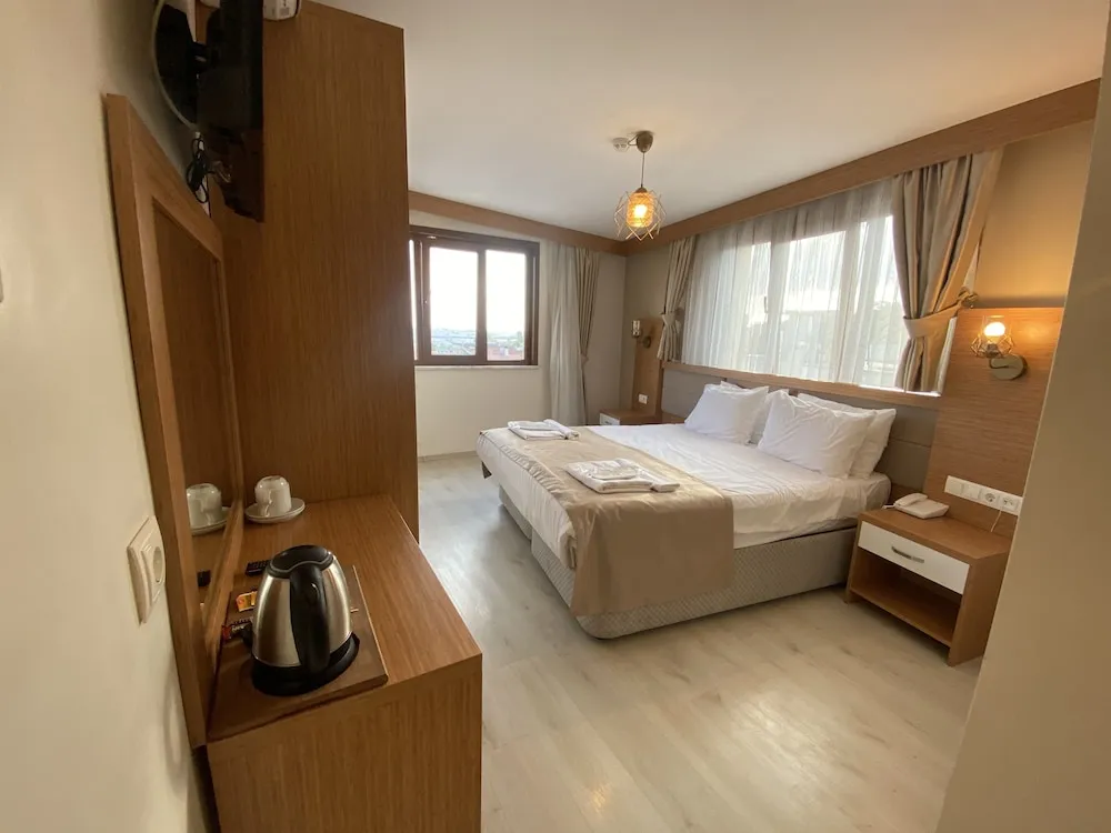 Deluxe Tek Büyük Yataklı Oda