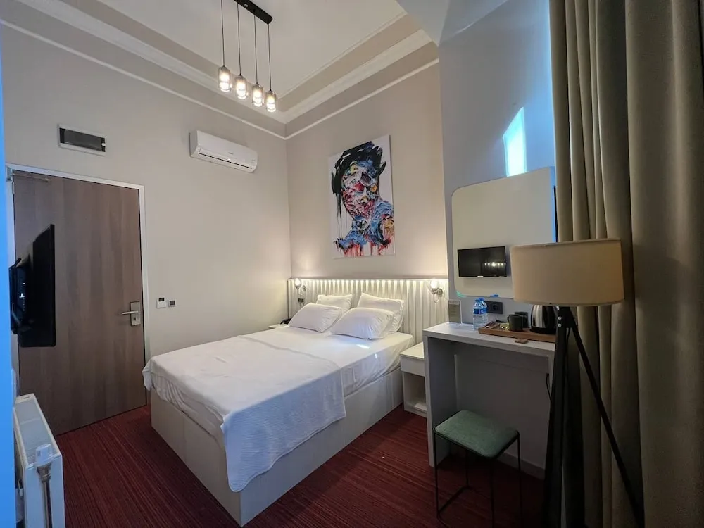 Deluxe Tek Büyük Yataklı Oda