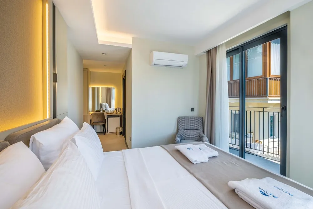 Deluxe Oda, 1 Büyük (Queen) Boy Yatak, Balkon, Şehir Manzaralı