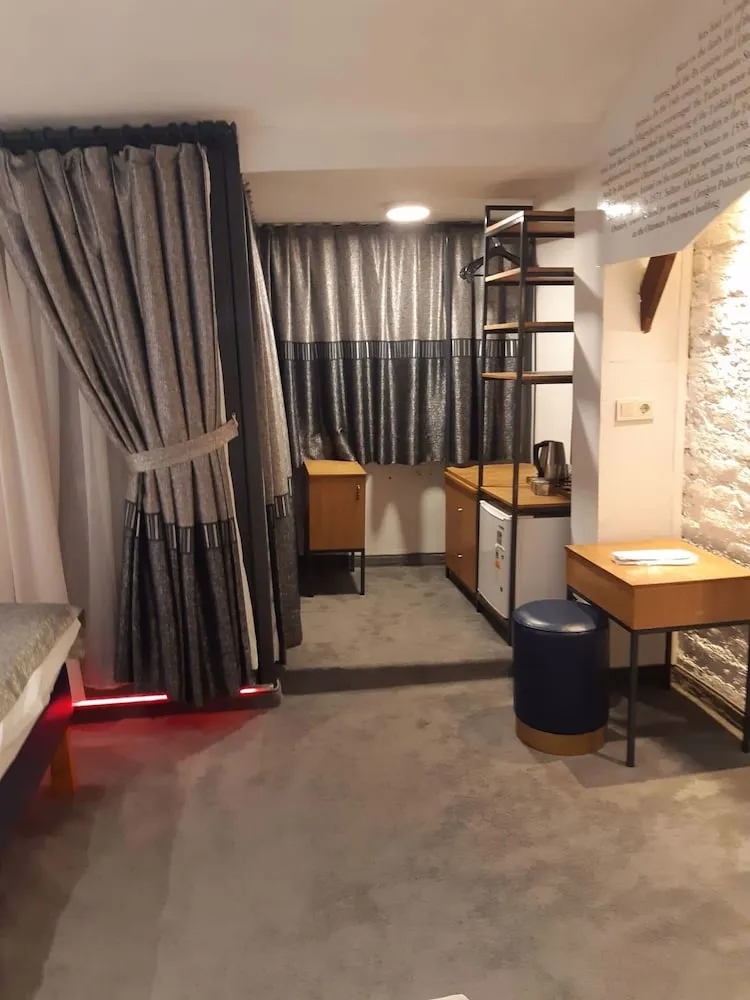 Standard Üç Kişilik Oda, 1 Yatak Odası, Sigara İçilebilir, Şehir Manzaralı