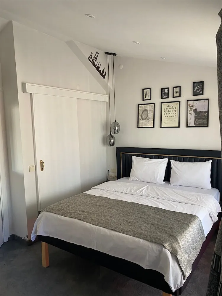 Tek Büyük Yataklı Oda, Balkon