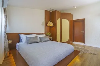 Qinn Hotel