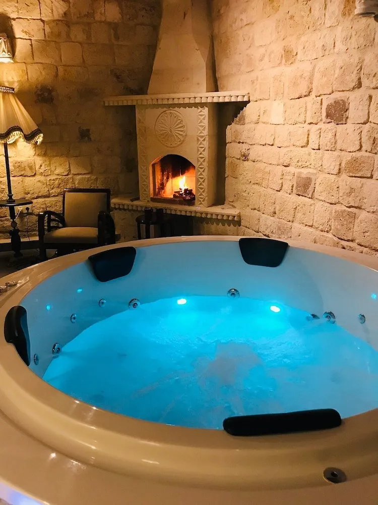 Honeymoon Tek Büyük Yataklı Oda