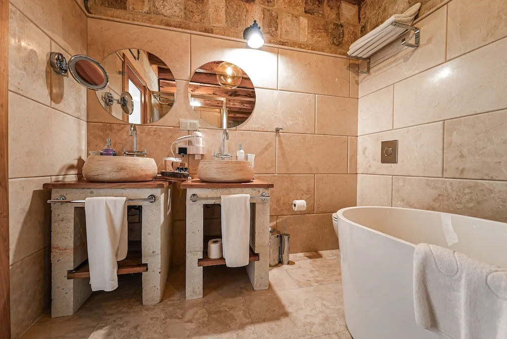 Honeymoon Tek Büyük Yataklı Oda