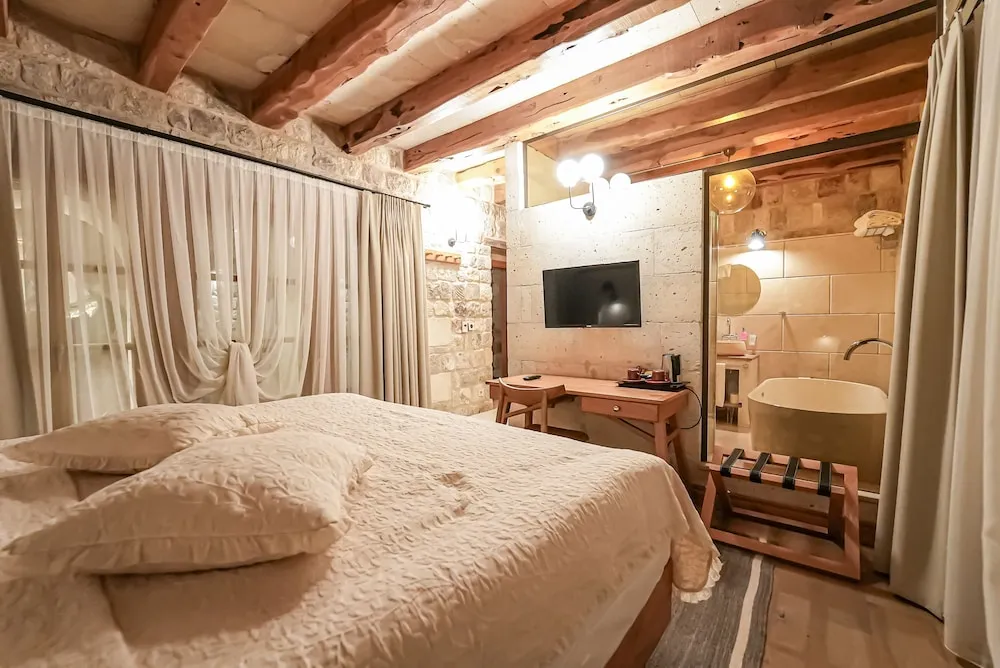 Honeymoon Tek Büyük Yataklı Oda