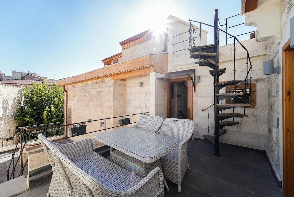 Honeymoon Tek Büyük Yataklı Oda