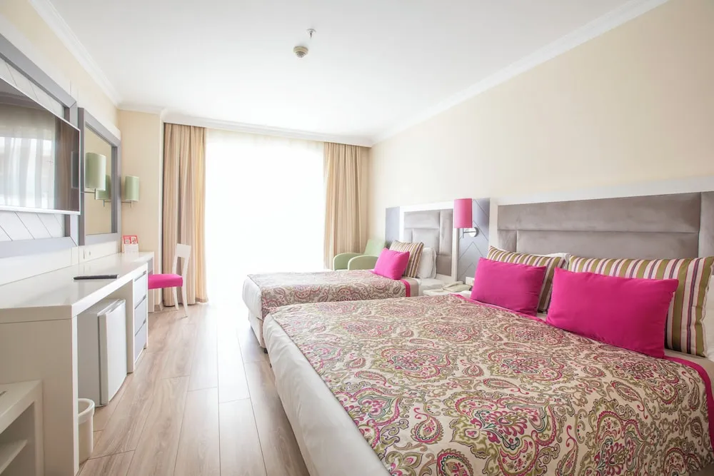 Standard Room, Partial Sea View