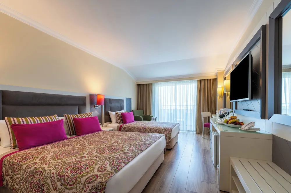 Standard Room, Partial Sea View