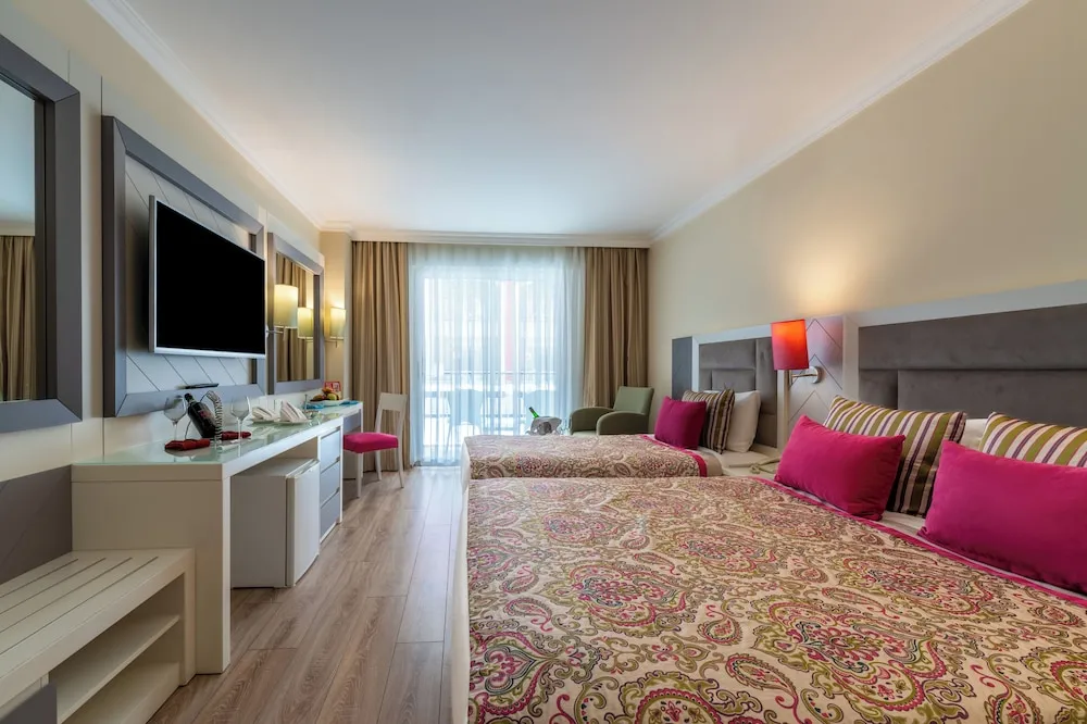 Standard Room, Partial Sea View