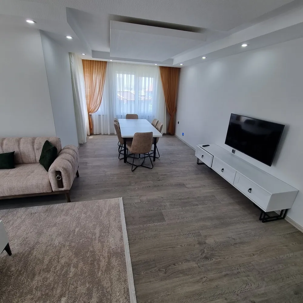 Deluxe Condo, 3 bedrooms, 1 living room (3+1)
