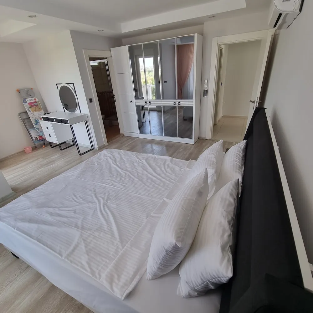 Deluxe Condo, 3 bedrooms, 1 living room (3+1)