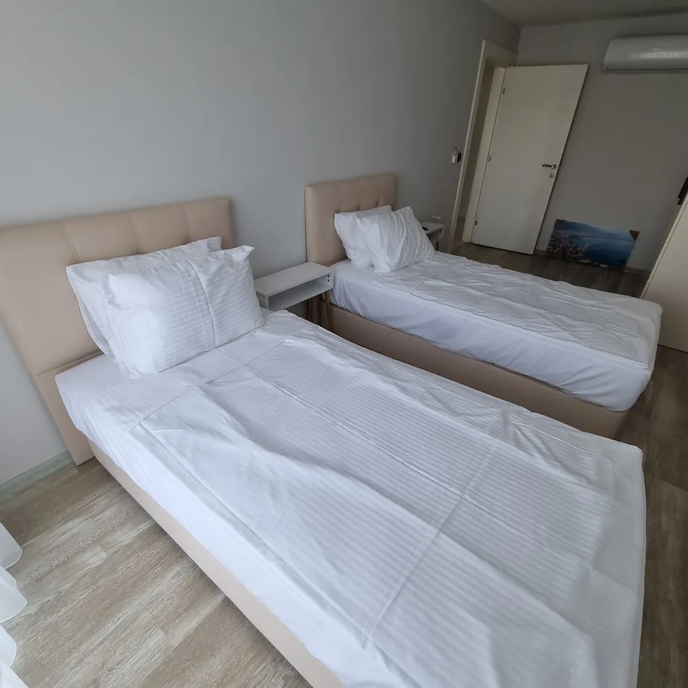 Deluxe Condo, 3 bedrooms, 1 living room (3+1)