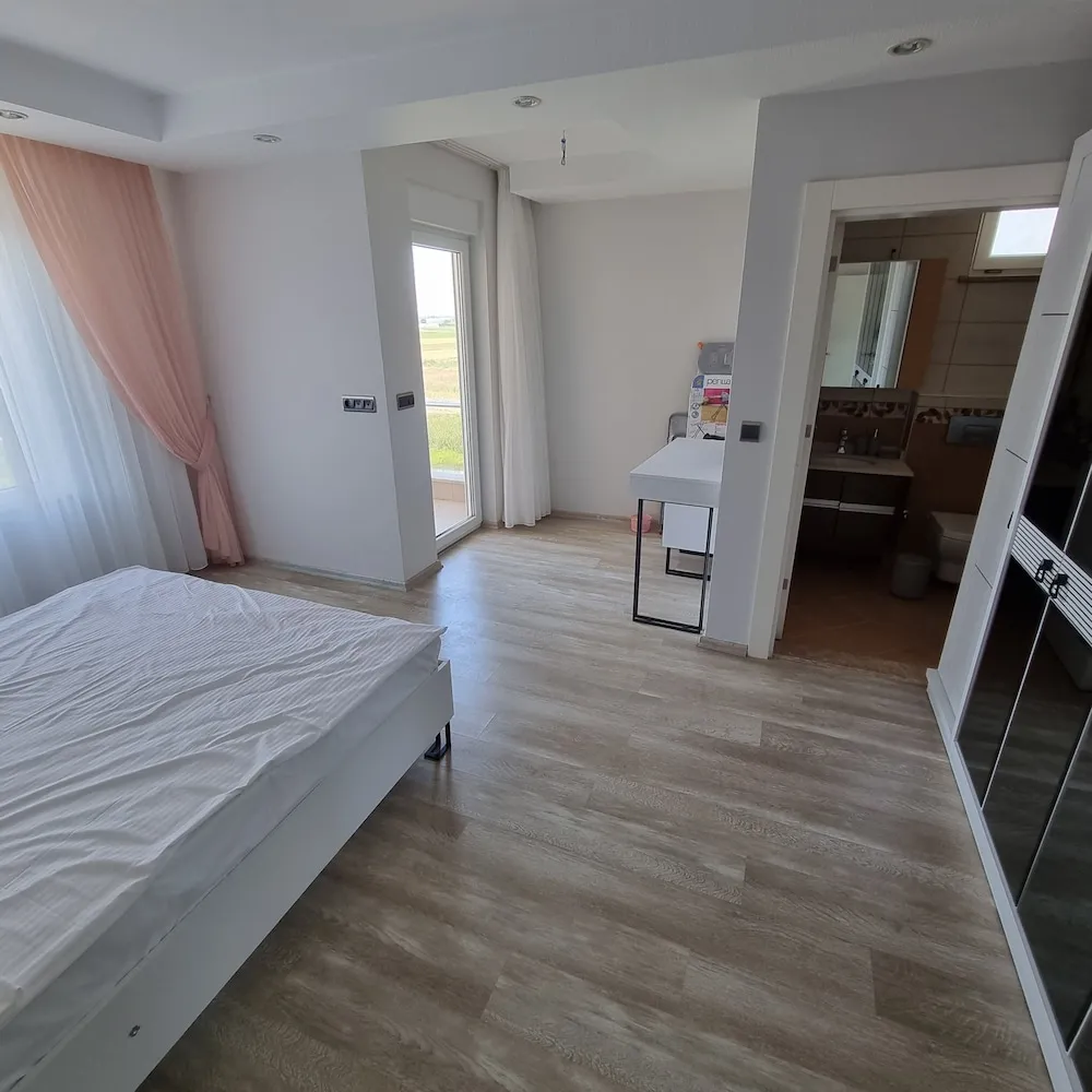 Deluxe Condo, 3 bedrooms, 1 living room (3+1)