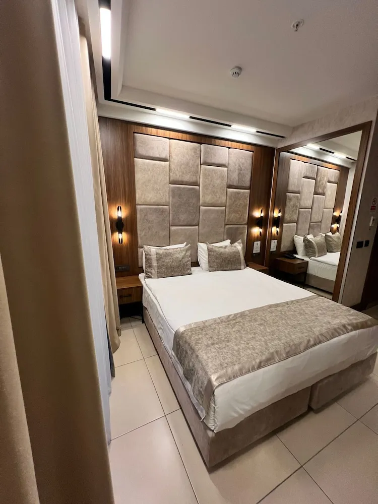 Deluxe Tek Büyük Yataklı Oda