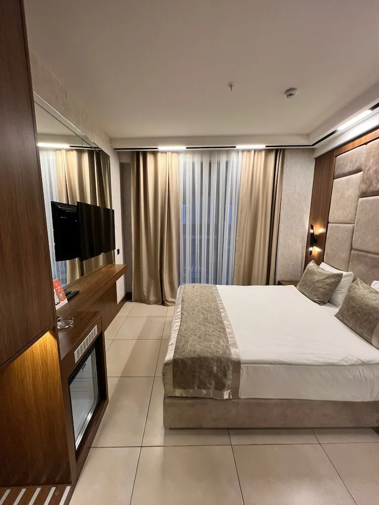 Deluxe Tek Büyük Yataklı Oda