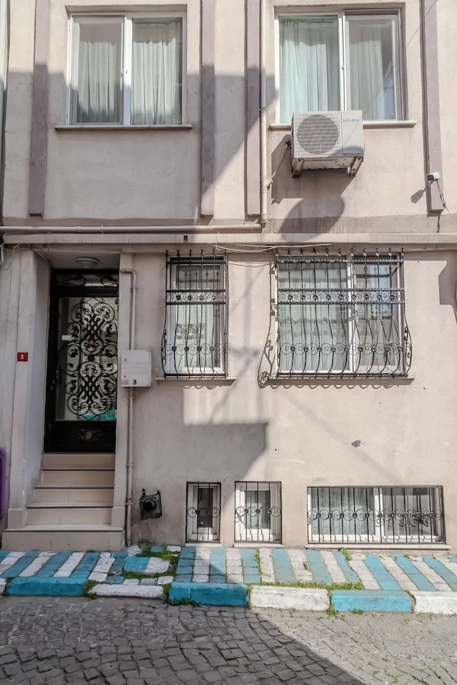 City Hall Apart Hotel