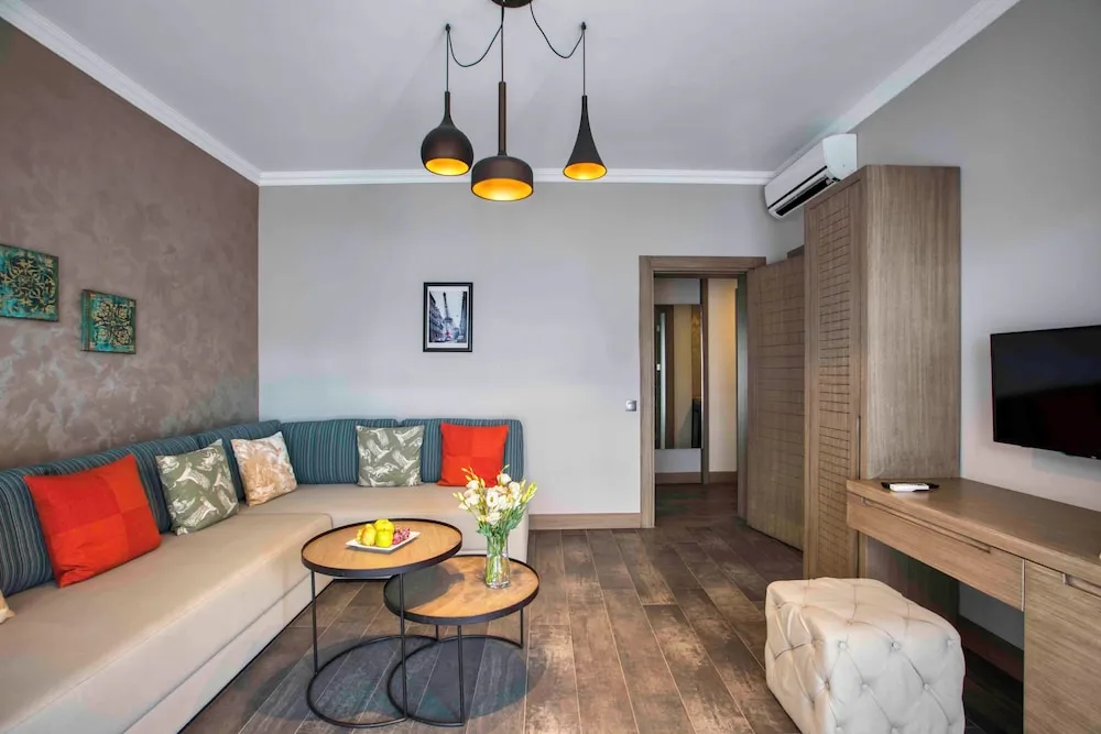 Deluxe Suite with Sea View
