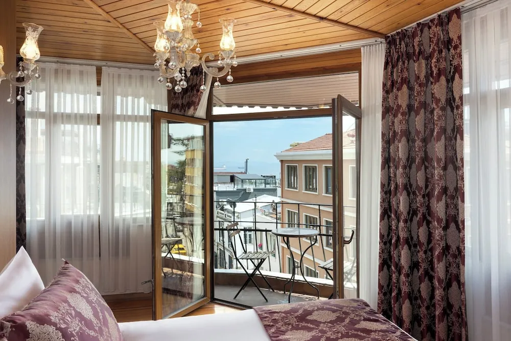 Suite with Blue Mosque View