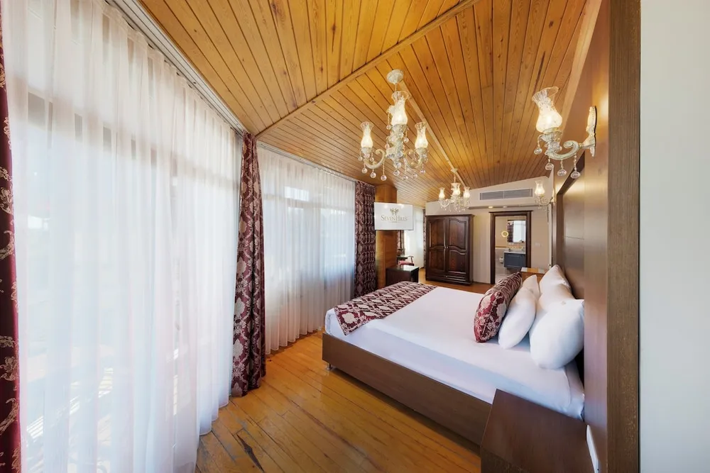 Suite with Blue Mosque View