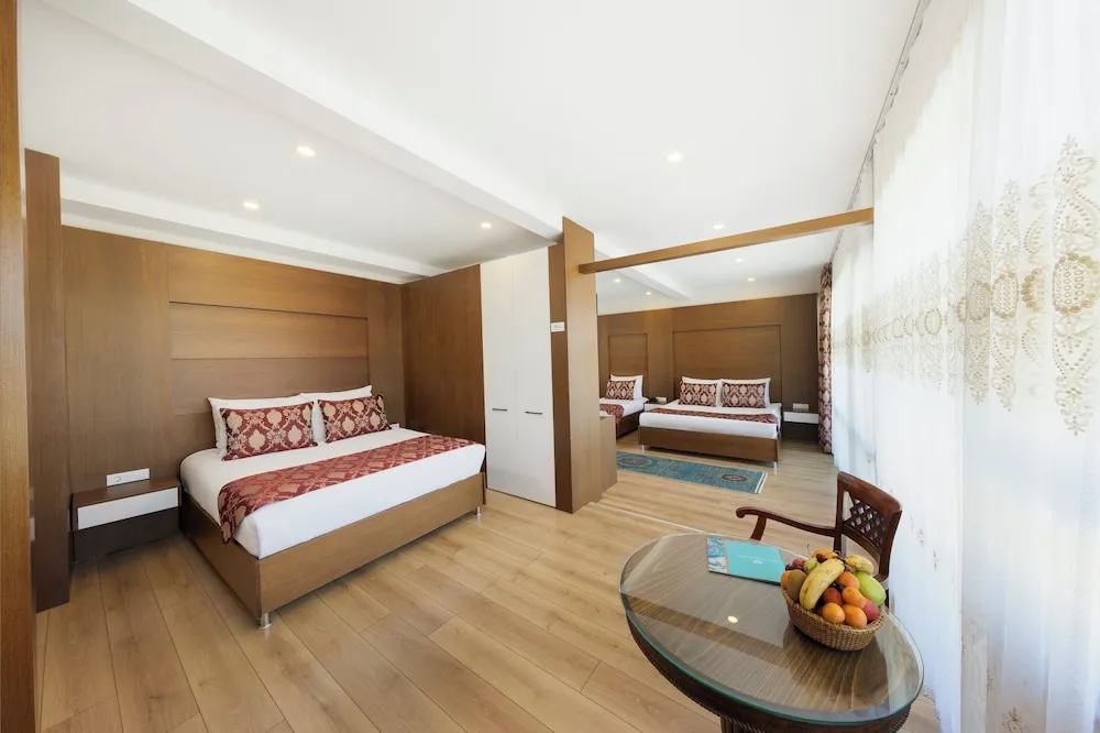 Deluxe Family Suite