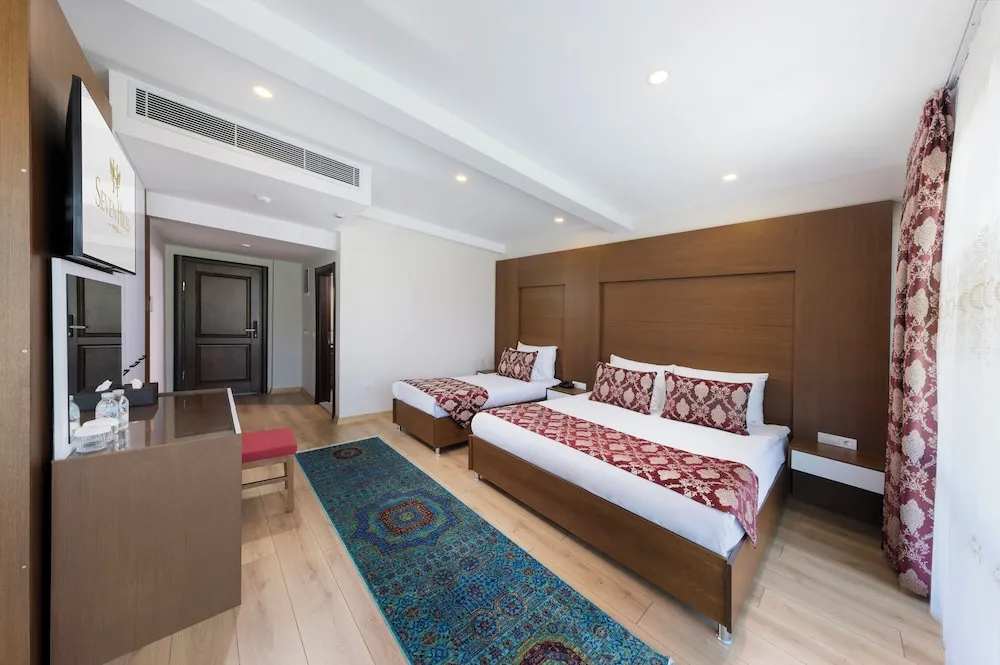 Deluxe Family Suite