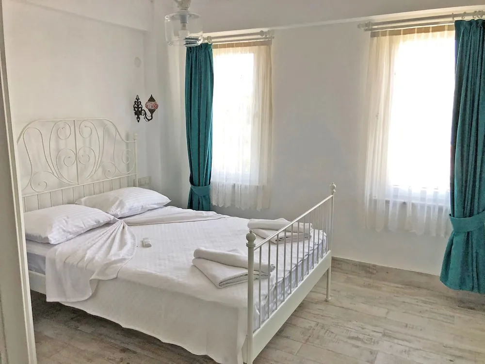 Deluxe Dört Kişilik Oda, Bahçe Manzaralı