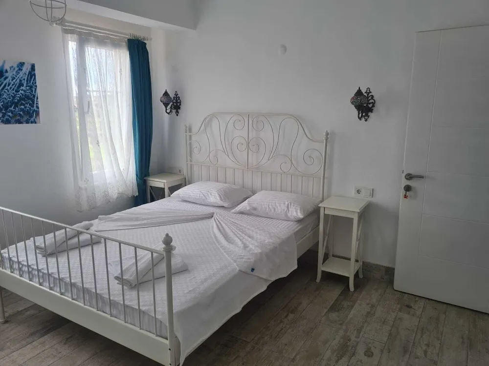 Deluxe Üç Kişilik Oda, Bahçe Manzaralı