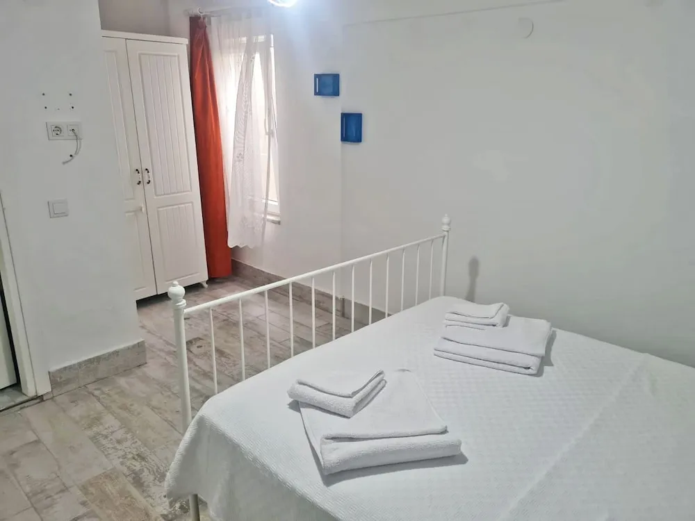 Economy (Bodrum) üç kişilik oda