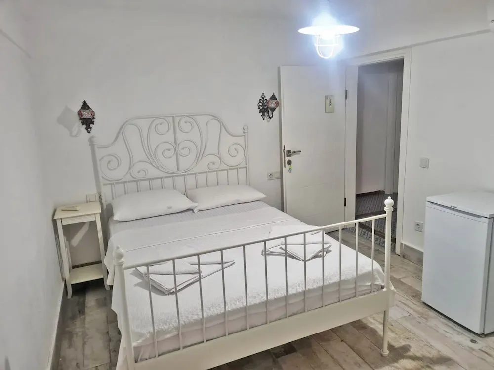 Economy (Bodrum) üç kişilik oda