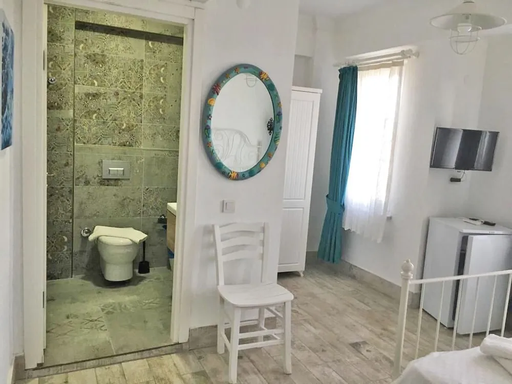 Standard Üç Kişilik Oda, Bahçe Manzaralı