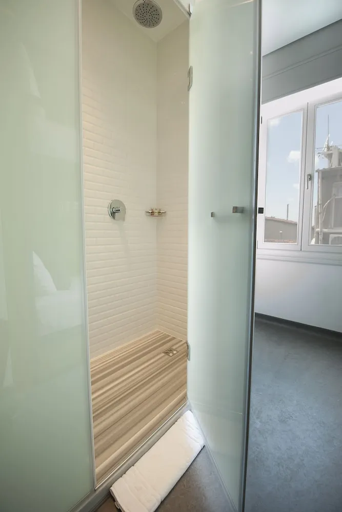 Superior Twin Room with Private Bathroom