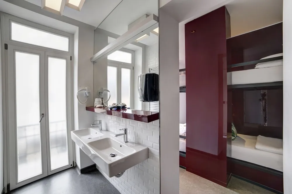 Bed in 6-Bed Mixed Dormitory Room with Private Bathroom