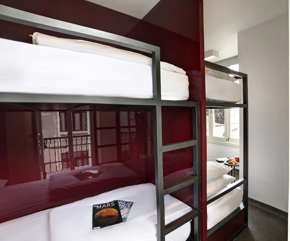 Bed in 6-Bed Mixed Dormitory Room with Private Bathroom