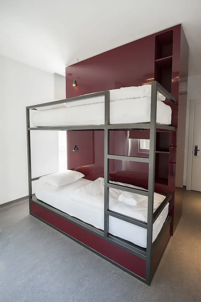 Bed in 6-Bed Mixed Dormitory Room with Private Bathroom