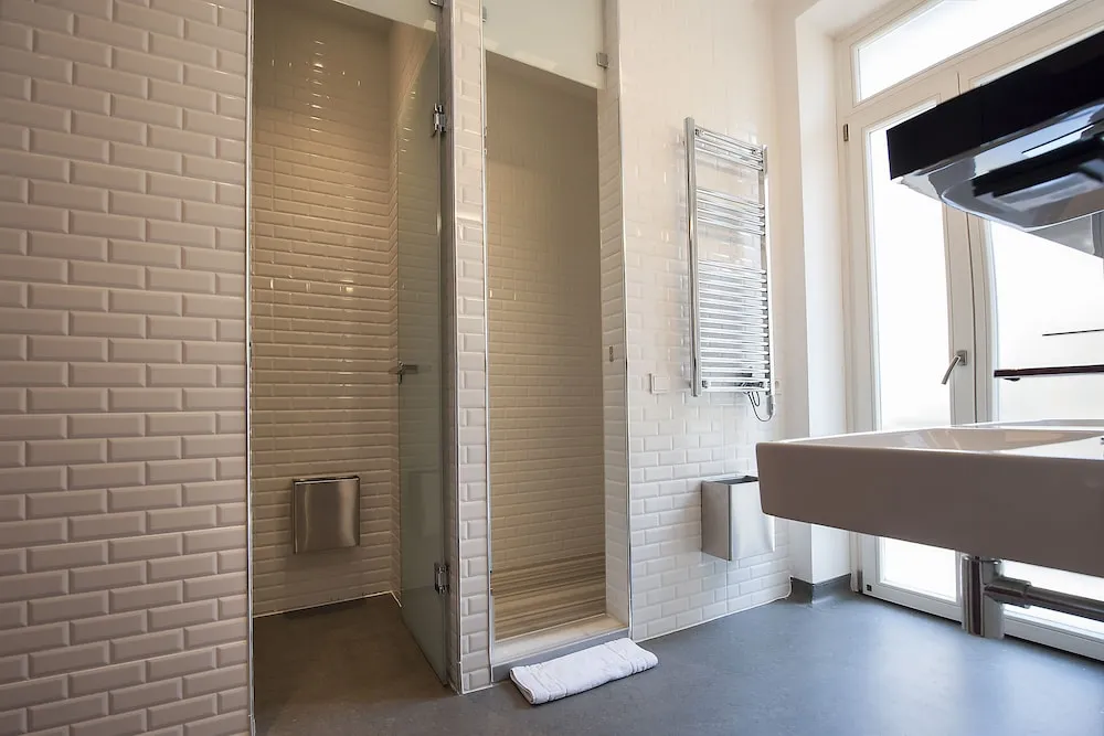 Bed in 6-Bed Female Dormitory Room with Private Bathroom