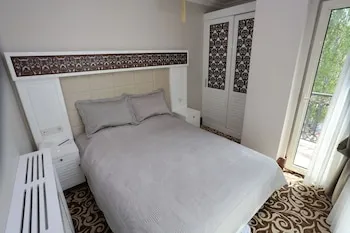 K Suites Hotel