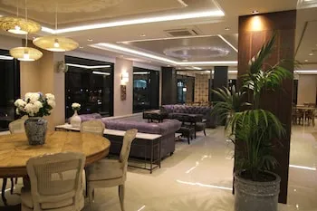 K Suites Hotel