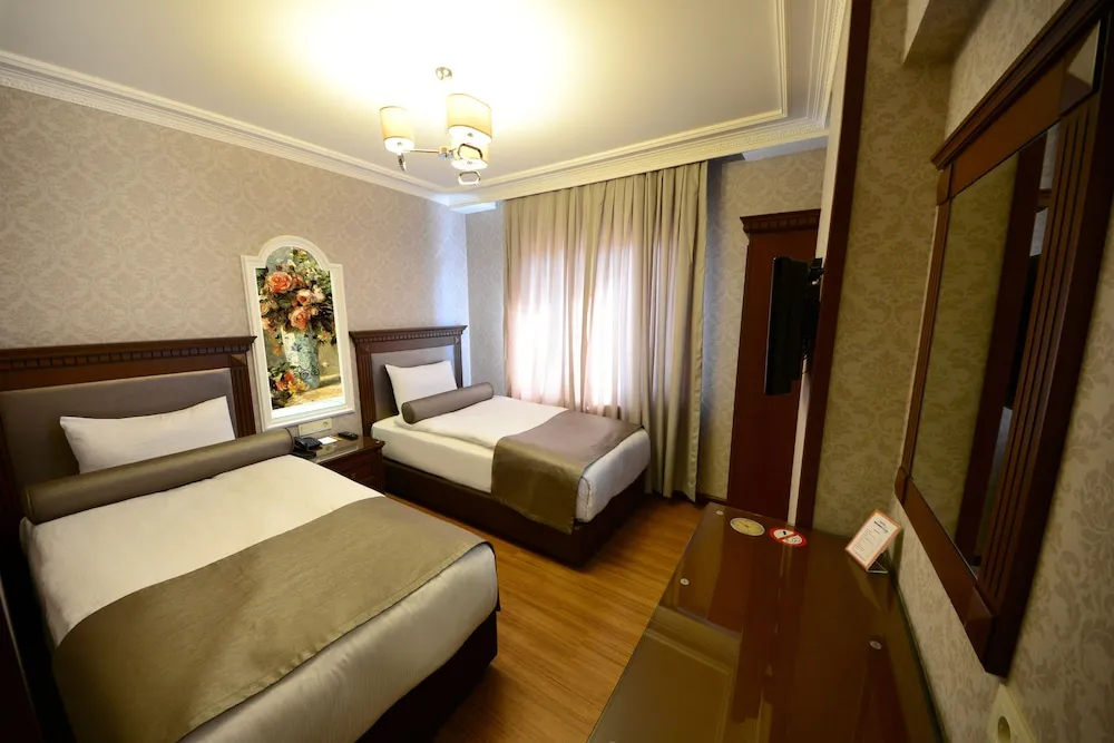 Tek Büyük veya İki Ayrı Yataklı Oda, Şehir Manzaralı