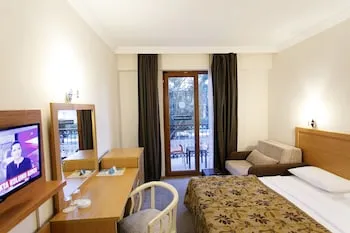 Perdikia Beach Hotel