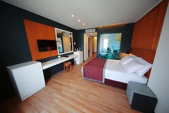 Sey Beach Hotel & Spa