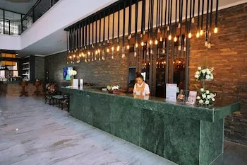 Sey Beach Hotel & Spa