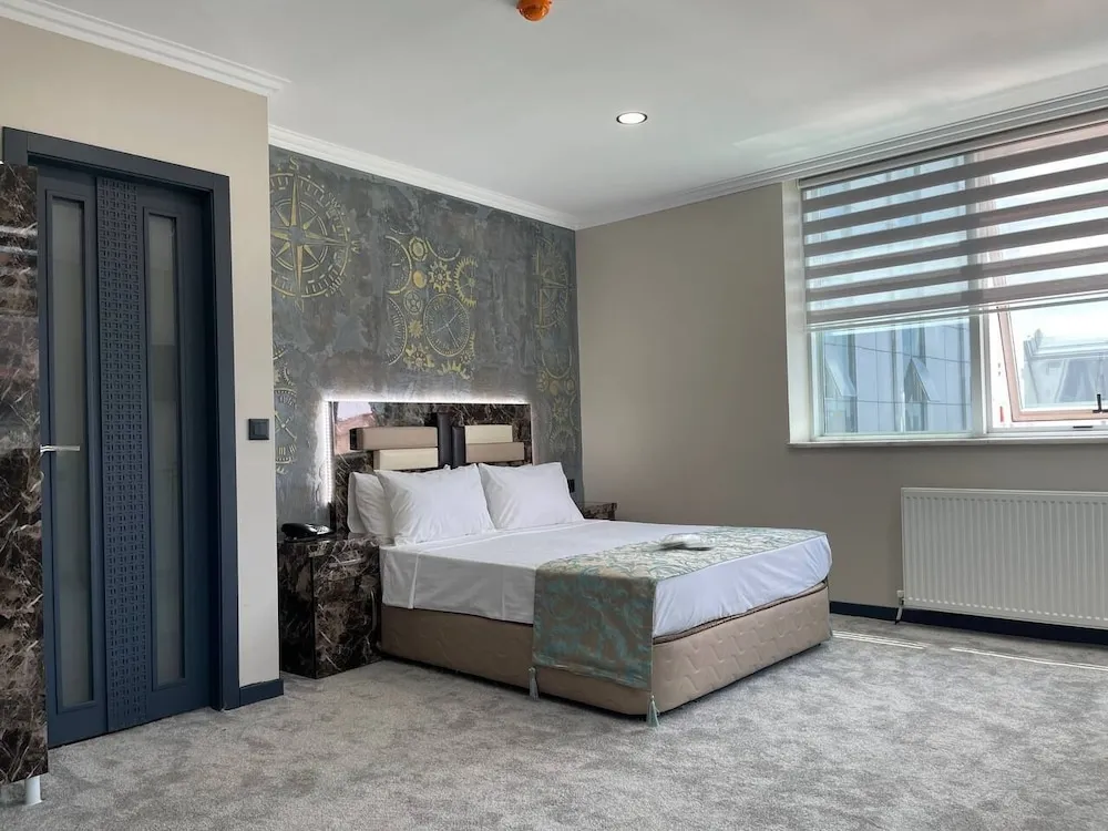 Deluxe Tek Büyük Yataklı Oda, Kısmi Deniz Manzaralı