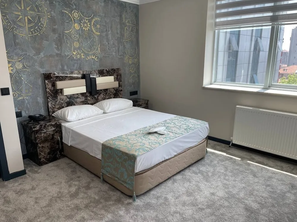 Deluxe Tek Büyük Yataklı Oda, Kısmi Deniz Manzaralı